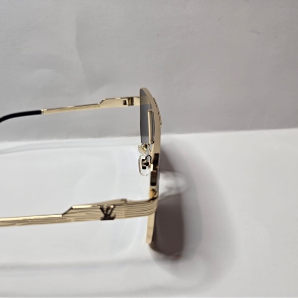 LV Sky Mask Sunglasses - Picture 11 of 13